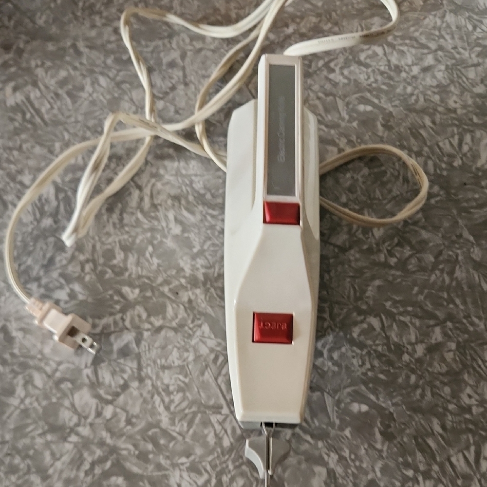 Electric Carving Knife with Red and White Design
